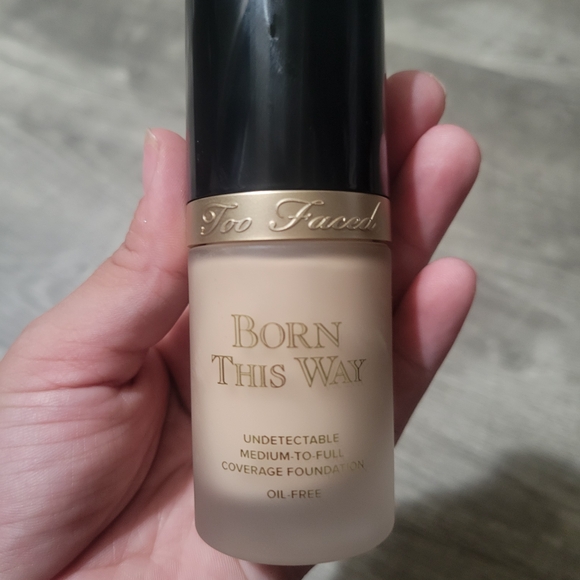 Too Faced Born This Way Foundation - Pink - Picture 3 of 4